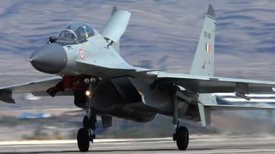 भारतीय वायू दलात भरती सुरू, नोकरीच्या शोधात असणाऱ्यांसाठी संधी, लगेचच करा अर्ज