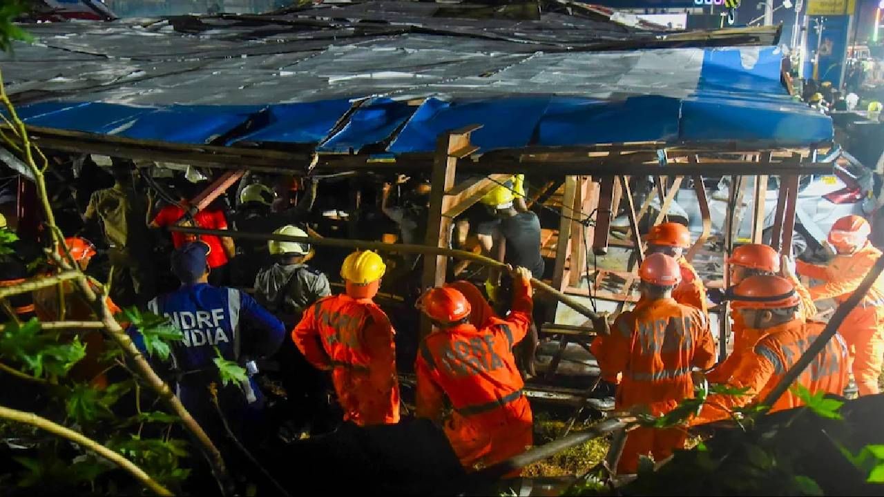 Mumbai Hoarding Collapse : 'नशीब आले धावून, पण माझ्यासमोर तर कित्येक जण दबले', 120 फूट उंच होर्डिंग पडल्यानंतर वाचलेल्या व्यक्तीने सांगितला तो थरारक क्षण