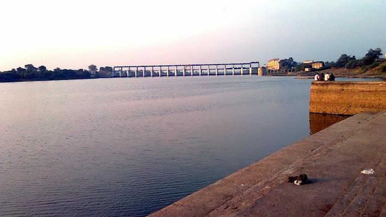 नांदेड जिल्ह्याला दुष्काळाच्या झळा... केवळ 30 टक्के पाणीसाठा शिल्लक नांदेड जिल्ह्याला दुष्काळाच्या झळा... केवळ 30 टक्के पाणीसाठा शिल्लक