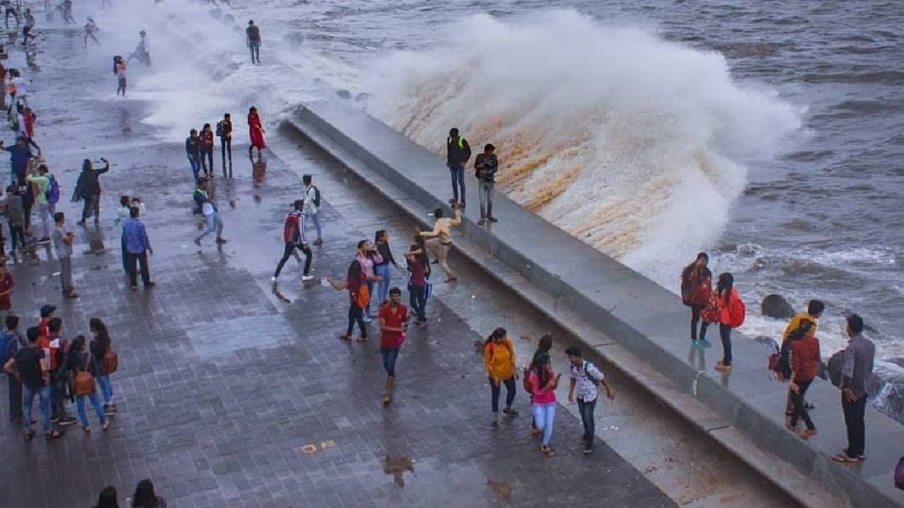 Monsoon : यंदा मरीन ड्राईव्हवर पावसाची मजा घ्यायला जाण्याचा प्लान करताय तर सावधान... Monsoon : यंदा मरीन ड्राईव्हवर पावसाची मजा घ्यायला जाण्याचा प्लान करताय तर सावधान...