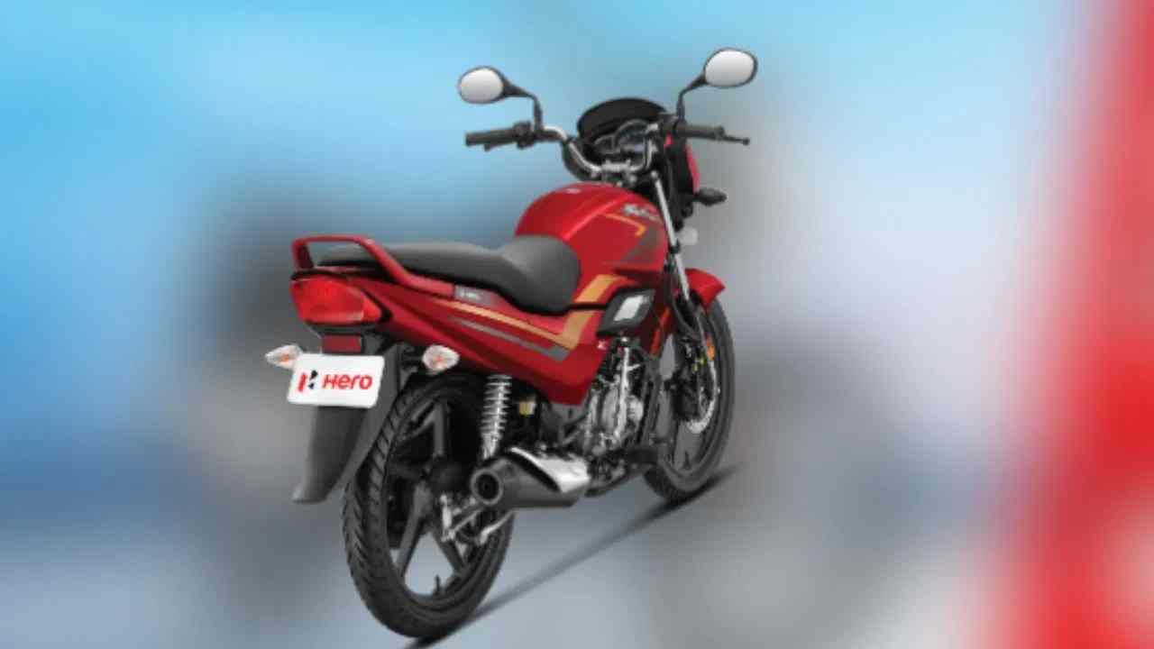 Hero Super Splendor (ड्रम मॉडल)या मोटरसायकलची लांबी 2036 mm, रुंदी 720 mm, उंची 798 mm, व्हीलबेस 1273 mm, ग्राऊंड क्लियरेंस 180 mm, सीट हाईट 798 mm आणि वजन 122 किलोग्रॅम आहे. 