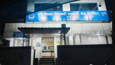 मतदानाच्या आदल्यादिवशी बारामतीत रात्री सुरु असलेल्या त्या बँकेच सत्य समोर, आयोग Action मोडमध्ये