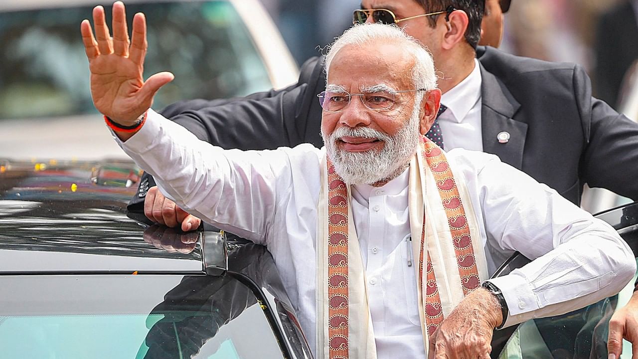 एकाच मतदार संघातून तिसऱ्यांदा अर्ज भरणारे MODI बनले तिसरे पंतप्रधान, याआधी कोणी केला हा विक्रम? एकाच मतदार संघातून तिसऱ्यांदा अर्ज भरणारे MODI बनले तिसरे पंतप्रधान, याआधी कोणी केला हा विक्रम?