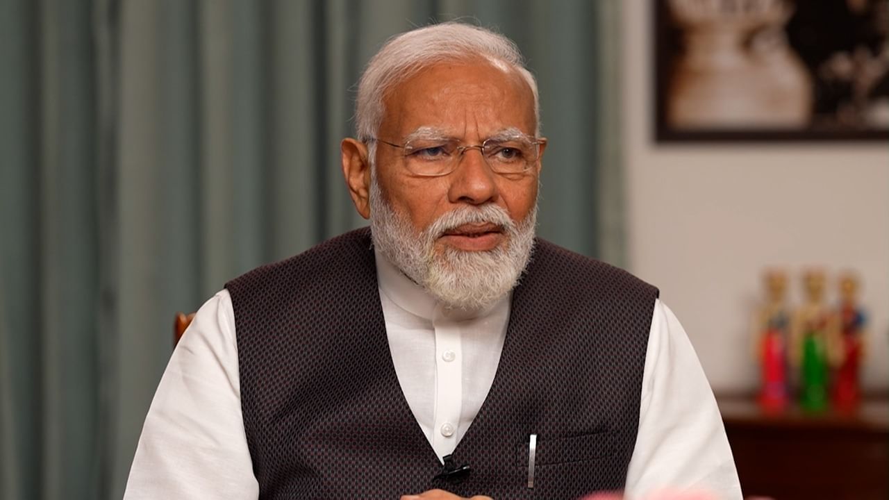 PM Modi on Guarantee : गॅरंटीवर कुणाचा कॉपीराईट? जनतेचा भरवसा असाच मिळत नाही, पंतप्रधानांनी सांगितला हा फॉर्म्युला