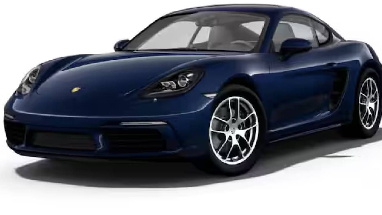 Porsche 718 Cayman ही एक आलिशान कार आहे. यामध्ये पेट्रोल इंजिन व्हेरिएंट देण्यात आले आहे. या कारच्या इंजिनमधून 220 kW वा 300 hp ची शक्ती मिळते. ही कार  4.7 सेकंदात 0 ते 100 kmph चा वेग गाठते. या कारची एक्स-शोरुम किंमत 1.48 कोटी रुपये आहे.