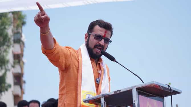 अजितदादा आपसे बैर नहीं, लेकिन...; बारामतीच्या सभेतून अमोल कोल्हेंचा अजित पवारांवर निशाणा