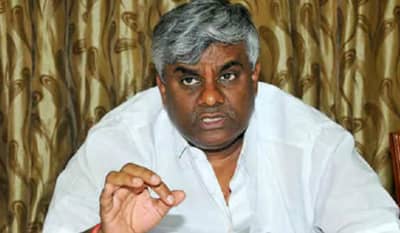 जेडीएस नेते एचडी रेवन्ना यांना पोलिसांनी घेतले ताब्यात, प्रज्वल रेवन्ना फरार झाल्याची शक्यता