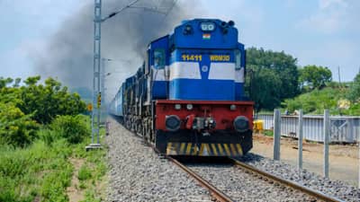 सरकारी नोकरी हवी आहे? मग लगेच करा अर्ज, रेल्वे विभागात बंपर भरती, मोठी संधी