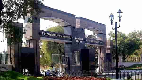 विद्यापीठाच्या निर्णयाने विद्यार्थीनींना बसला धक्का, नागपूर विद्यापीठावर जोरदार टीका