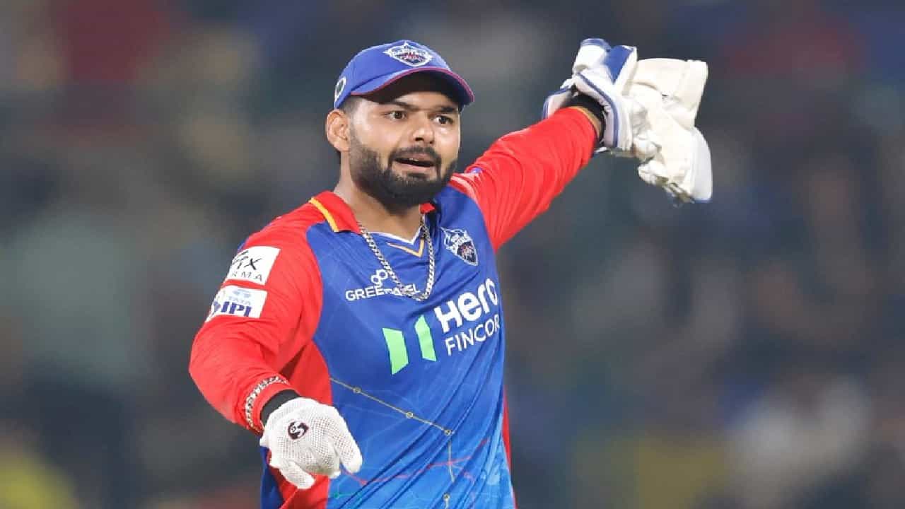 IPL 2024 : प्लेऑफच्या शर्यतीत असलेल्या दिल्लीला मोठा झटका, कॅप्टन ऋषभ पंतवर बीसीसीआयकडून मोठी कारवाई