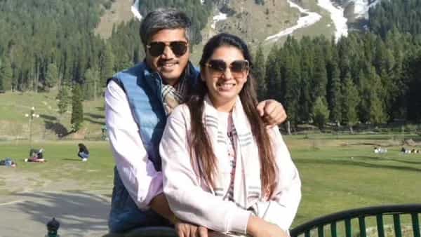 कर्जत जामखेडचे राष्ट्रवादी शरदचंद्र पवार पक्षाचे आमदार रोहित पवार यांच्या लग्नाचा आज वाढदिवस आहे. लग्नाच्या वाढदिवसानिमित्त रोहित पवारांनी खास पोस्ट शेअर केली आहे.