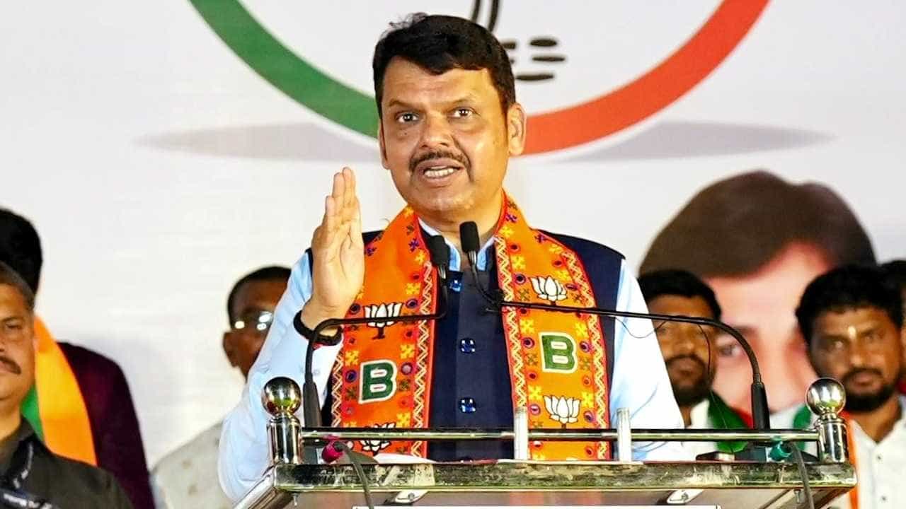 तेव्हापासून ठाकरेंनी तमाम हिंदू बांधवांनो म्हणणं सोडलं, फडणवीसांची सडकून टीका