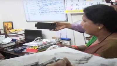 सुषमा अंधारे यांनी पोलिसांसमोरच वाचलं वसुलीचं रेट कार्ड; म्हणाल्या, लग्नाची यादीही…