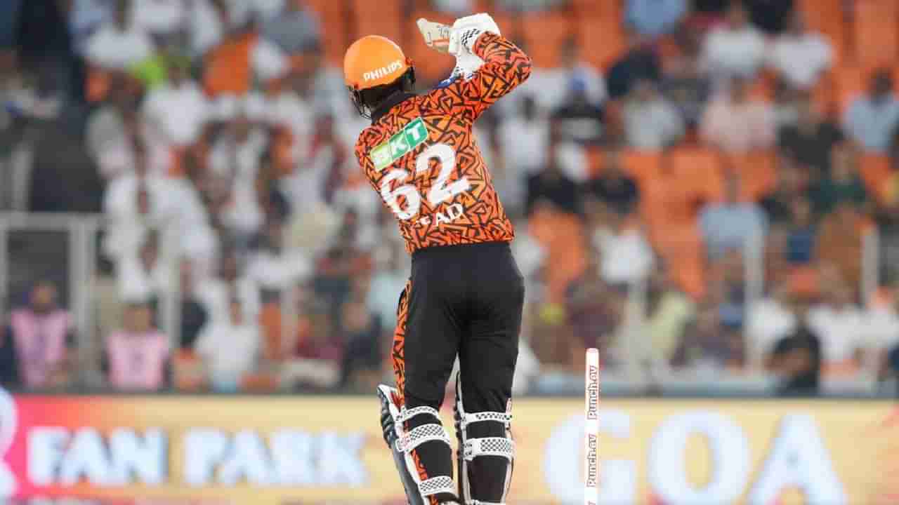 KKR vs SRH : आपल्याच संघाच्या खेळाडूने ट्रेव्हिस हेडचा केला घात, खातंही न खोलता परतला तंबूत Watch Video