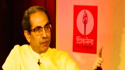 गायीवर बोलता महागाईवर का बोलत नाही?; उद्धव ठाकरे यांचा मोदींना खणखणीत सवाल