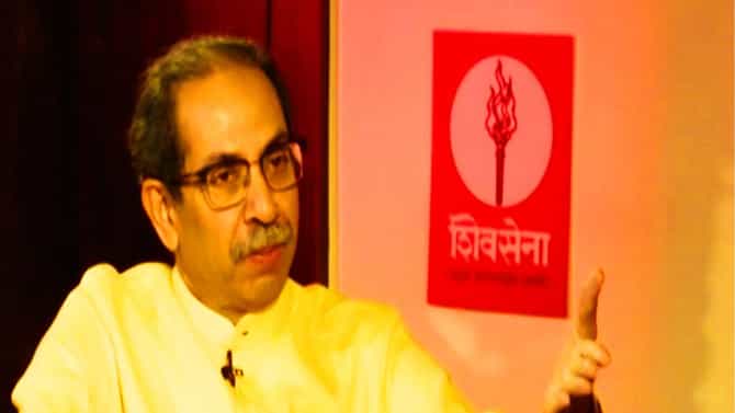 गायीवर बोलता महागाईवर का बोलत नाही?; उद्धव ठाकरे यांचा मोदींना खणखणीत सवाल