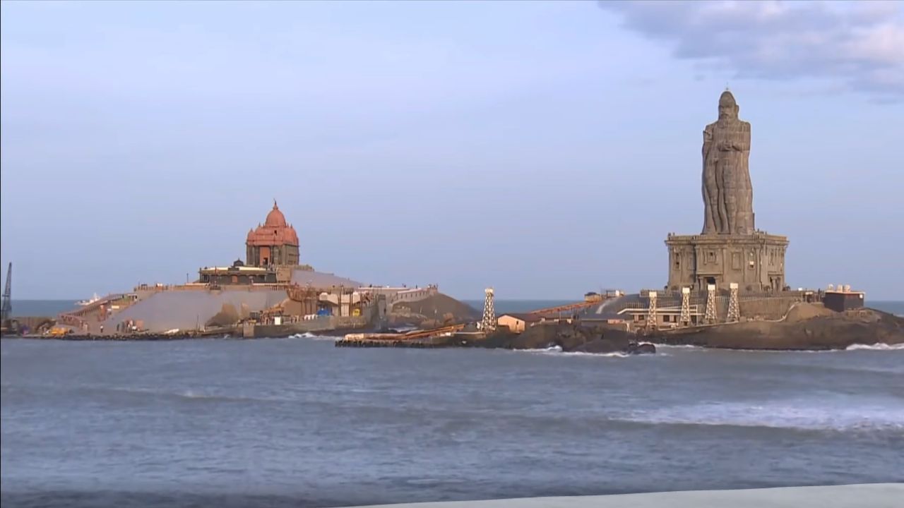 कन्याकुमारीत पोहचल्यावर पंतप्रधान नरेंद्र मोदी सरळ भगवती अम्मान मंदिरात गेले. त्यांनी विवेकानंद रॉक मेमोरियल येथे जाण्यापूर्वी पूजा केली. भगवती अम्मान मंदिराचा उल्लेख प्राचीन ग्रंथांमध्ये मिळतो.