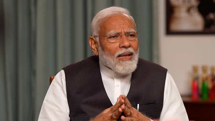PM Modi Interview : देशाने कुणाच्या गॅरंटीवर विश्वास ठेवायचा? मोदी की राहुल गांधी? पंतप्रधान स्पष्टच म्हणाले... PM Modi Interview : देशाने कुणाच्या गॅरंटीवर विश्वास ठेवायचा? मोदी की राहुल गांधी? पंतप्रधान स्पष्टच म्हणाले...