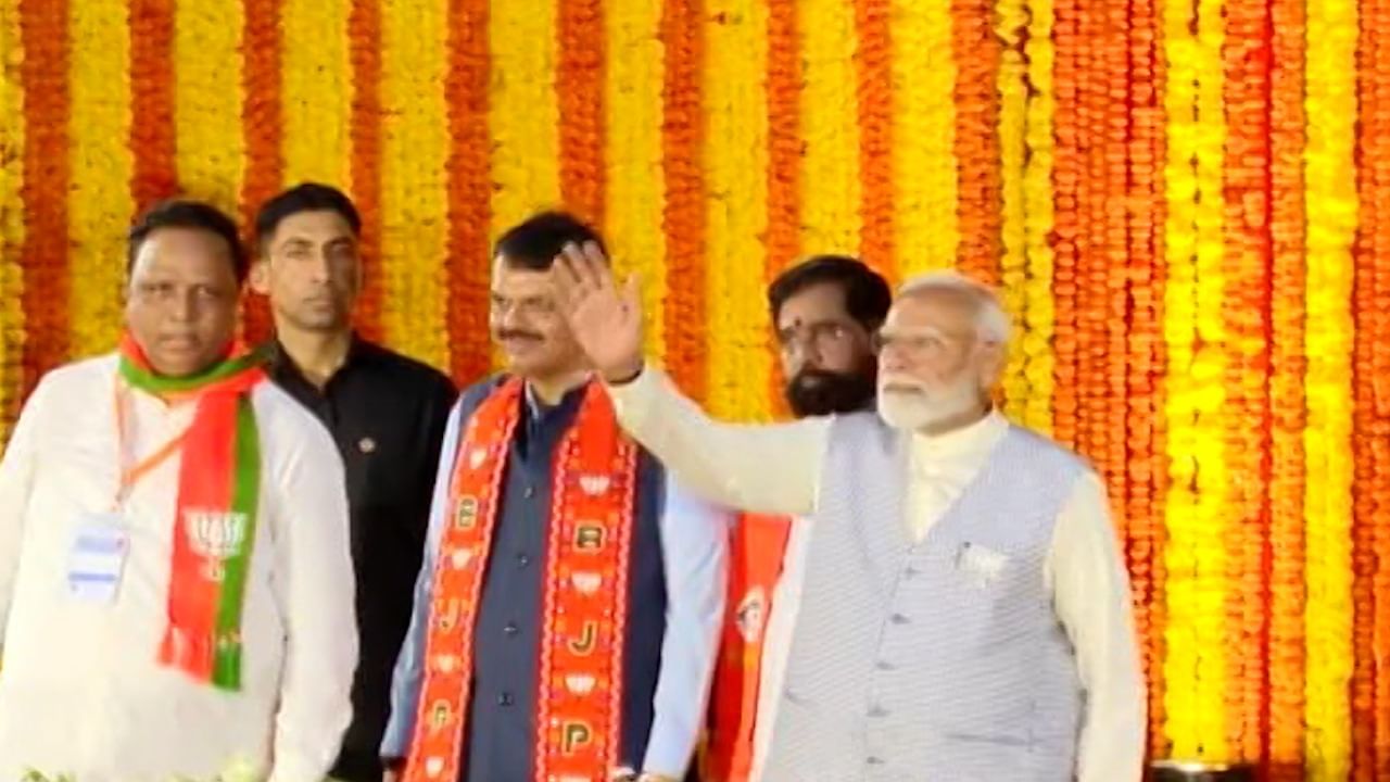 पंतप्रधान नरेंद्र मोदी यांच्या रोड शोमुळे मुंबईतील सर्व सहा जागांवर महायुतीच्या उमेदवारांसाठी चांगली वातावरण निर्मिती करण्याचा प्रयत्न भाजपाने केला. नरेंद्र मोदी यांची शिवाजी पार्क येथे 17 मे रोजी सभा होणार आहे. पण त्याआधी पंतप्रधान यांचा मुंबईतील संमिश्र अशा वस्तीत भव्य रोड शोही व्हावा, यासाठी भाजप नेत्यांचे प्रयत्न होते. यानुसार हा भव्य 'रोड शो' करण्यात आला.  