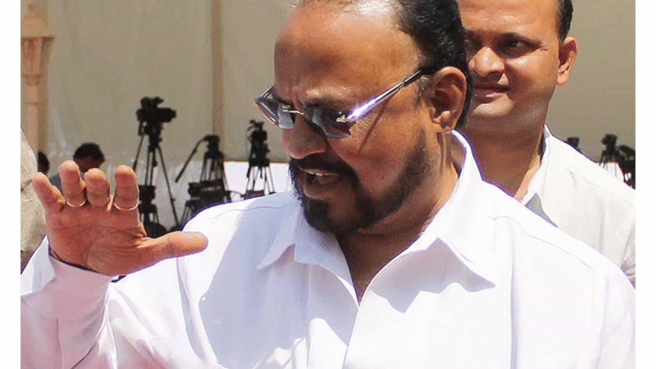 आरोपासाठी आरोप नको, महायुतीत आहोत याची जाणीव ठेवा; अडसूळांनी भाजप नेत्याला फटकारलं