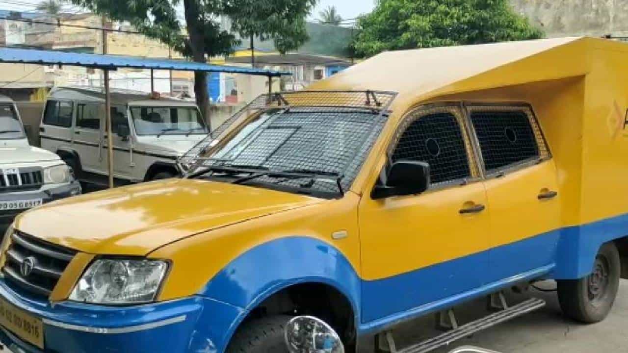 निवडणुकीच्या रणधुमाळीत मोठी कारवाई, नाकाबंदीत ATM कॅश व्हॅनमधील 4 कोटींची रोकड कुठं जप्त?