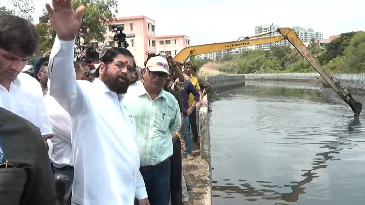 यंदाच्या पावसाळ्यात अतिवृष्टीत कुठलीही दुर्घटना घडू नये यासाठी मुंबई महापालिकेने पावसाळा पूर्वीच्या नालेसफाईच्या कामाला सुरुवात केली आहे.