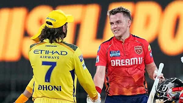 डिफेंडिंग चॅम्पियन चेन्नई सुपर किंग्सला IPL 2024 मध्ये पाचव्या पराभवाचा सामना करावा लागला. त्यांचा प्लेऑफ प्रवेशाचा मार्ग अधिक खडतर झाला आहे. एकाबाजूला टीमचा आपल्याच घरात पराभव झाला. दुसऱ्याबाजूला काही खेळाडूंमुळे CSK च्या चिंता वाढल्या आहेत.