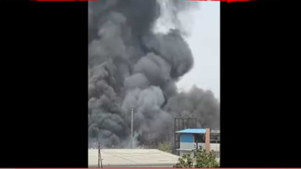 डोंबिवली MIDC मध्ये भीषण स्फोट; काचांचा खच अन् परिसरात धुराचे मोठाले लोट