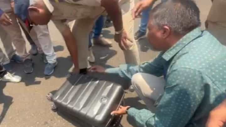 'आताही बॅगा घेऊन आलोय', संजय राऊत यांच्या आरोपांवर मुख्यमंत्र्यांचं प्रत्युत्तर 'आताही बॅगा घेऊन आलोय', संजय राऊत यांच्या आरोपांवर मुख्यमंत्र्यांचं प्रत्युत्तर
