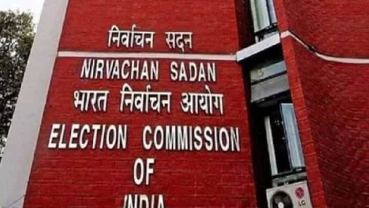Saamana : कुंपनाने शेत गिळले... 'सामना'तून केंद्रीय निवडणूक आयोगावर हल्लाबोल, काय केला आरोप? Saamana : कुंपनाने शेत गिळले... 'सामना'तून केंद्रीय निवडणूक आयोगावर हल्लाबोल, काय केला आरोप?