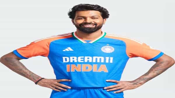 टी 20 वर्ल्ड कप 2024 स्पर्धेला अवघे काही दिवस बाकी आहेत. वर्ल्ड कपसाठी मुख्य संघांनी पथकाची घोषणा केली आहे. बीसीसीआयने आगामी स्पर्धेसाठी टीम इंडियाची नव्या जर्सीचं अनावरण केलं आहे.