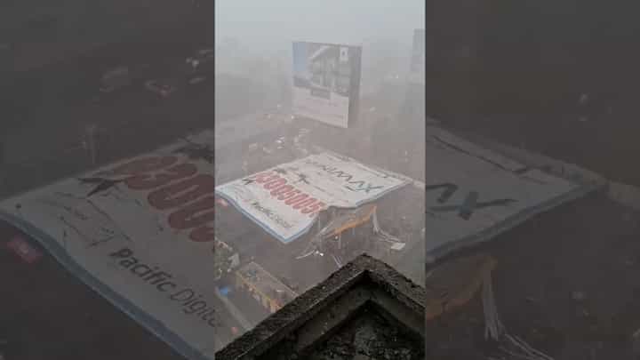 बापरे... धक्कादायक... मुंबईत दोन ठिकाणी भलं मोठं होर्डिंग कोसळलं, 100 पेक्षा जास्त जण दबल्याची शक्यता बापरे... धक्कादायक... मुंबईत दोन ठिकाणी भलं मोठं होर्डिंग कोसळलं, 100 पेक्षा जास्त जण दबल्याची शक्यता