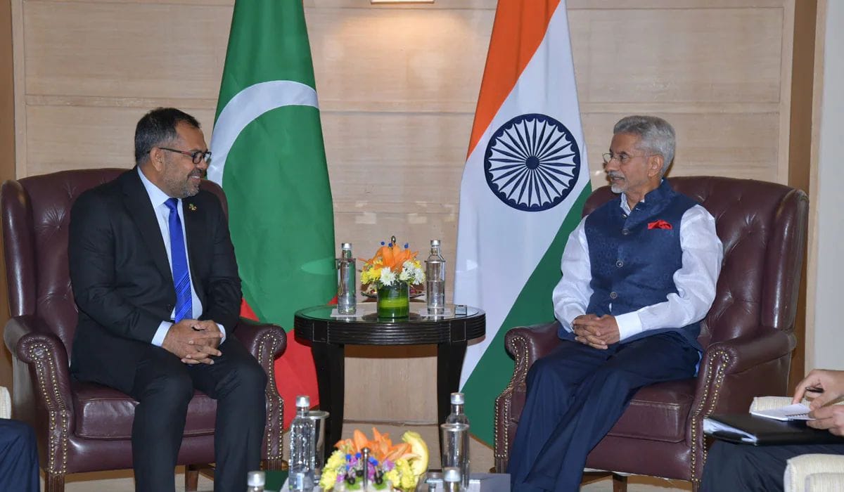 चीनच्या प्रेमात पडलेल्या मालदीवला अचानक का आली भारताची आठवण, जाणून घ्या कारण चीनच्या प्रेमात पडलेल्या मालदीवला अचानक का आली भारताची आठवण, जाणून घ्या कारण