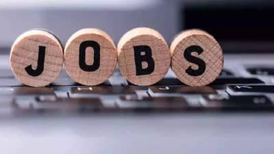 नोकरीच्या शोधात असणाऱ्यांसाठी थेट संधी, उच्च न्यायालयात या पदांसाठी भरती, लगेचच करा अर्ज