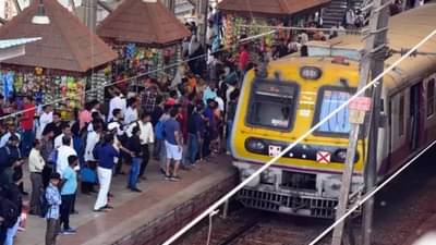 मुंबईकरांसाठी मोठी बातमी… मध्य रेल्वेची वाहतूक विस्कळीत, सकाळीच प्रवाशांना मनस्ताप, कुठं बिघाड?
