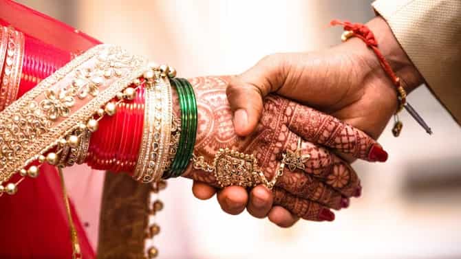 धक्कादायक, लग्नानंतर 13 वर्षापर्यंत प्रोफेसरला कसं समजलं नाही त्याची पत्नी मुस्लिम? कशी झाली पोल-खोल?
