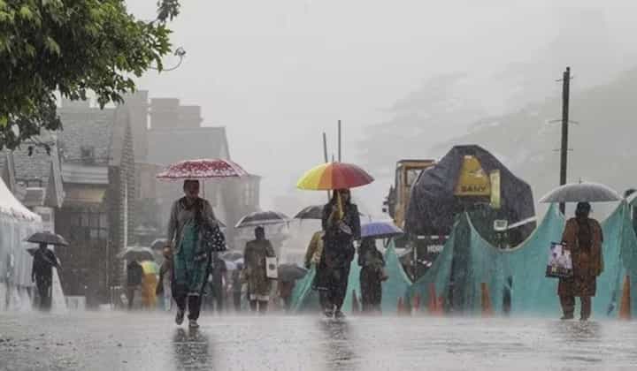 Maharashtra Weather Update : पुन्हा कोसळधार, राज्यात 'या' जिल्ह्यांना मुसळधार पाऊस झोडपणार; काय म्हणतंय हवामान खातं? Maharashtra Weather Update : पुन्हा कोसळधार, राज्यात 'या' जिल्ह्यांना मुसळधार पाऊस झोडपणार; काय म्हणतंय हवामान खातं?