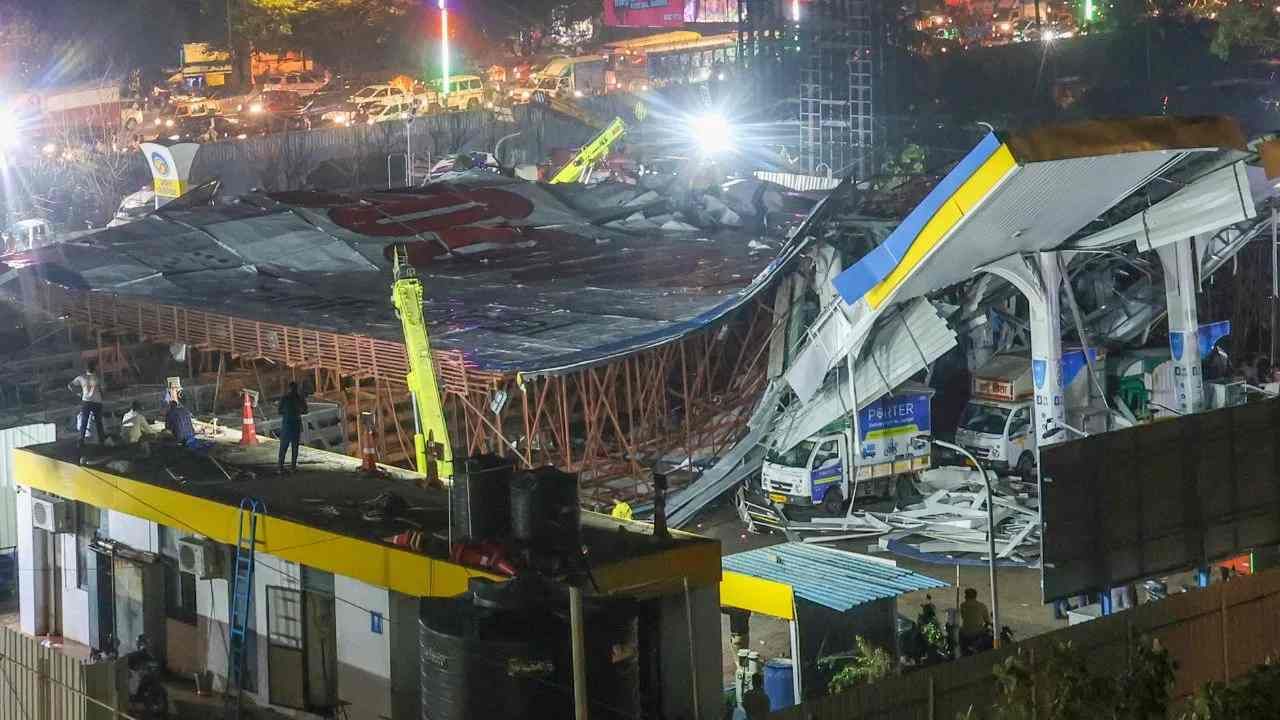 Mumbai hoarding collapse : घाटकोपर होर्डिंग दुर्घटनेत मृतांचा आकडा वाढला, बचाव कार्याची स्थिती काय? VIDEO Mumbai hoarding collapse : घाटकोपर होर्डिंग दुर्घटनेत मृतांचा आकडा वाढला, बचाव कार्याची स्थिती काय? VIDEO
