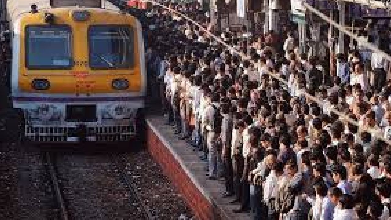 Mumbai Railway Mega block : मुंबईकरांनो... आज लोकलने प्रवास करताय? वेळापत्रक पाहूनच घराबाहेर पडा...कोणत्या मार्गावर कसा ब्लॉक?