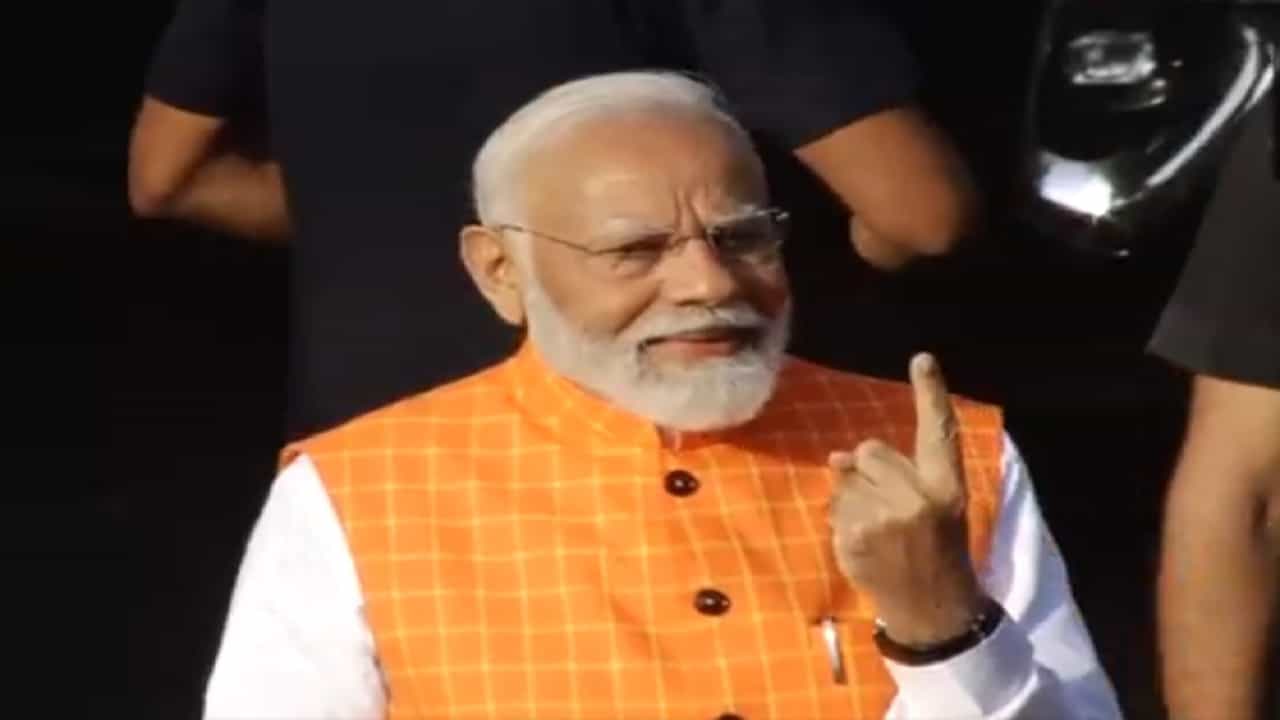 PM Modi Voting : पंतप्रधान नरेंद्र मोदी यांनी बजावला मतदानाचा हक्क, कुठं केलं मतदान?