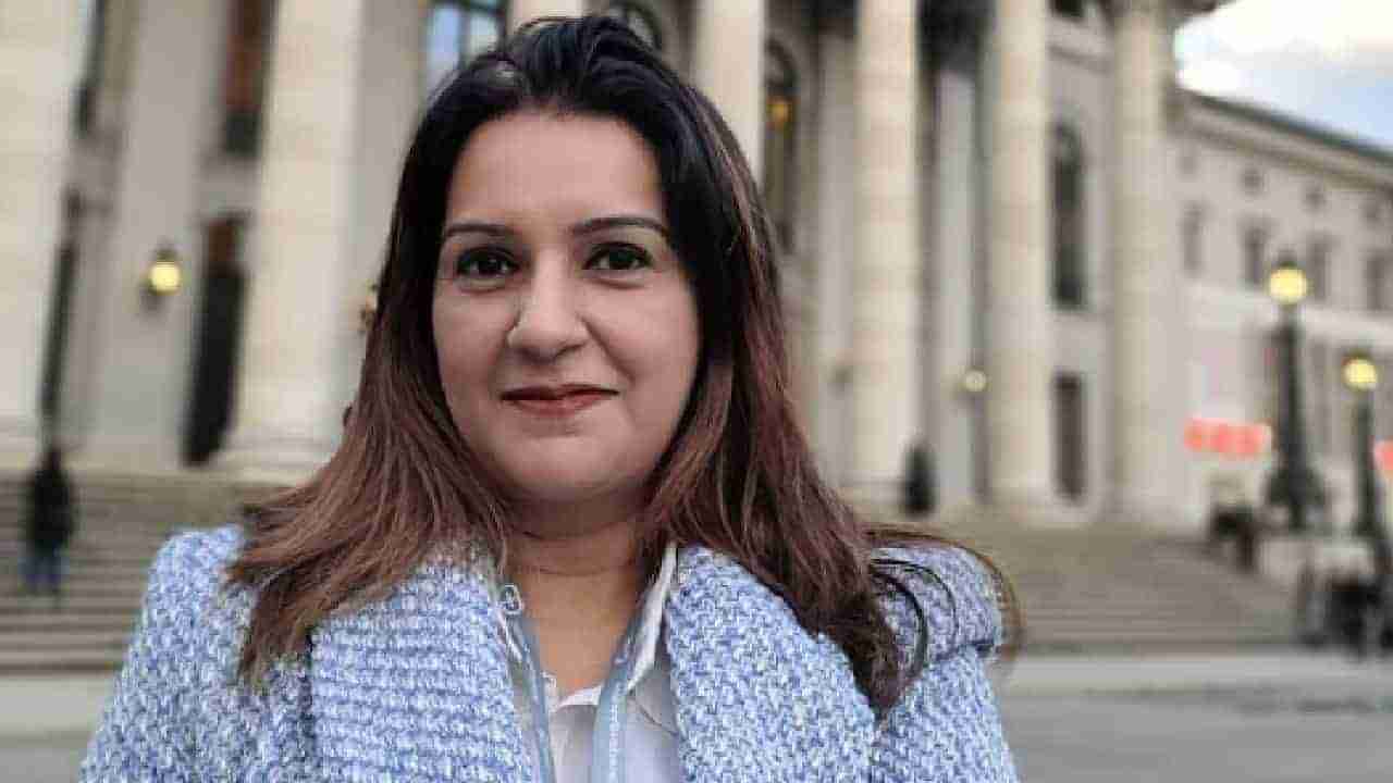 Priyanka Chaturvedi : आदित्यचे ते फोटो बघा आणि मला खासदारकी द्या, प्रियंका चतुर्वेदीवर शिवसेनेचा गंभीर आरोप