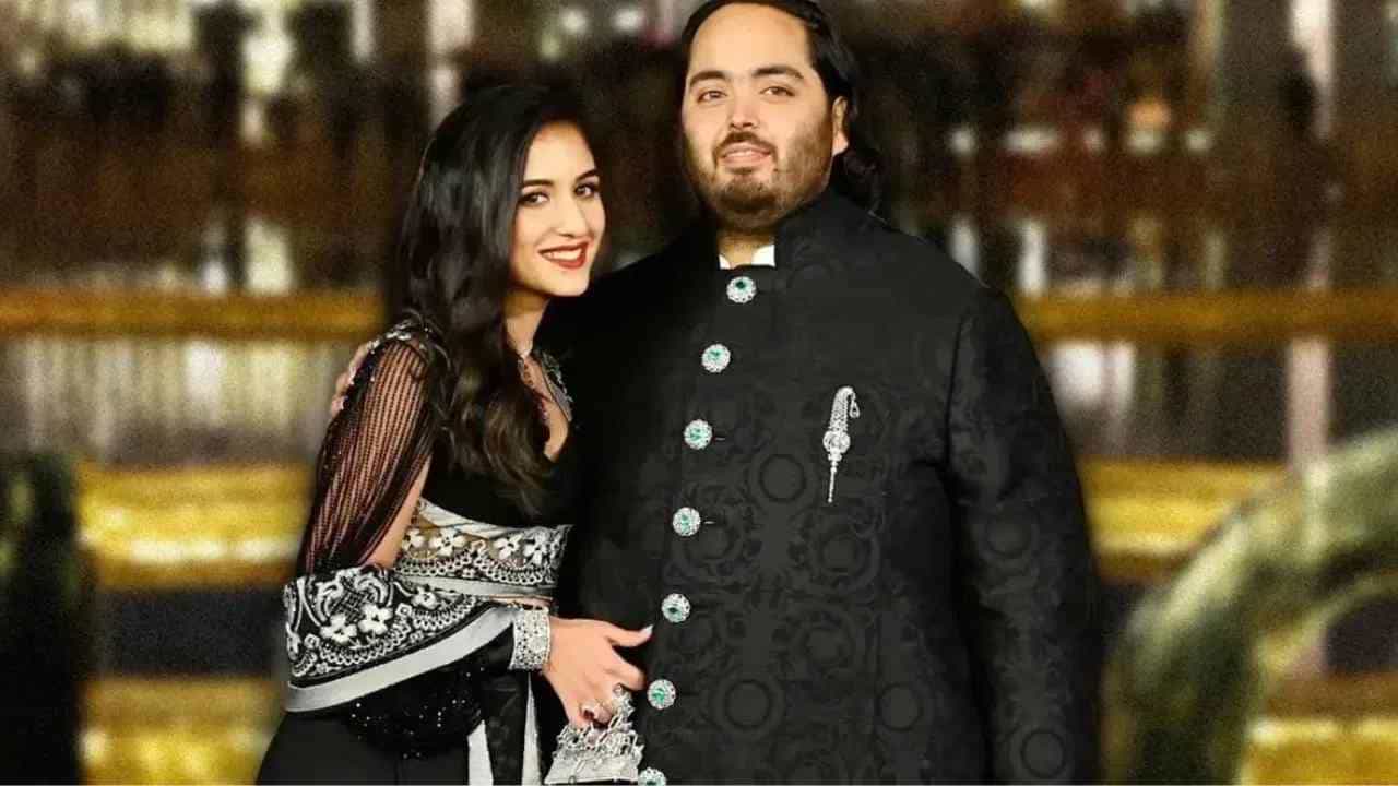 अनंत अंबानी आणि राधिका मर्चंट यांचं 12 जुलैला लंडन पार्क स्ट्रीटमध्ये लग्न होणार आहे. सोशल मीडियावर आतापासूनच या लग्नाची चर्चा आहे.