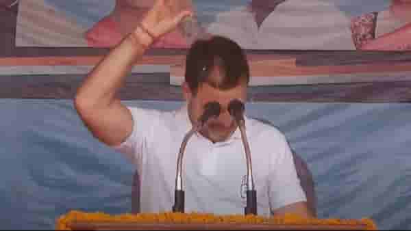 राहुलबाबा को ये क्या हुआ… भाषण सुरू अन् राहुल गांधींनी स्वतःच्या डोक्यावरच ओतली पाण्याची बाटली
