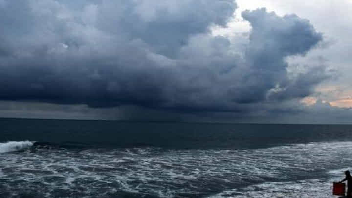 कोकण किनारपट्टीवर Monsoon सक्रिय, महाराष्ट्रात ‘या’ दिवशी होणार मान्सूनची एन्ट्री कोकण किनारपट्टीवर Monsoon सक्रिय, महाराष्ट्रात ‘या’ दिवशी होणार मान्सूनची एन्ट्री