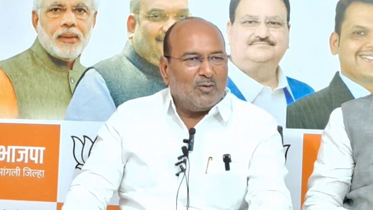 'माझे नशीब उलटेसुलटे करणारा अजून जन्माला आला नाही', संजयकाका पाटील यांचा निशाणा 'माझे नशीब उलटेसुलटे करणारा अजून जन्माला आला नाही', संजयकाका पाटील यांचा निशाणा