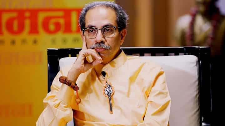 ठाकरे कुटुंब लंडनला पळून जाण्याच्या तयारीत, भाजप नेत्याच्या वक्तव्यानं चर्चा ठाकरे कुटुंब लंडनला पळून जाण्याच्या तयारीत, भाजप नेत्याच्या वक्तव्यानं चर्चा