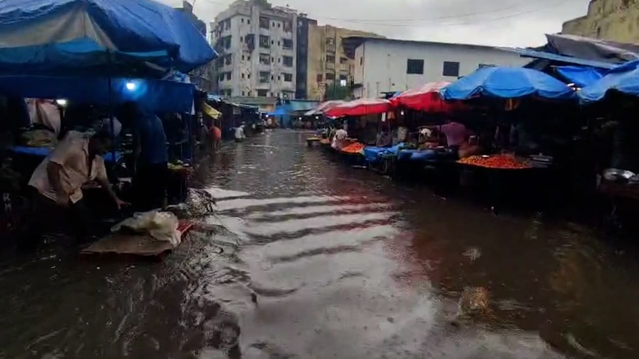 Bhiwandi Heavy Rain : भिवंडीत मध्यरात्रीपासून पावसाची बॅटिंग, बाजारपेठच पाण्याखाली अन् अर्धी दुकानंही बुडाली