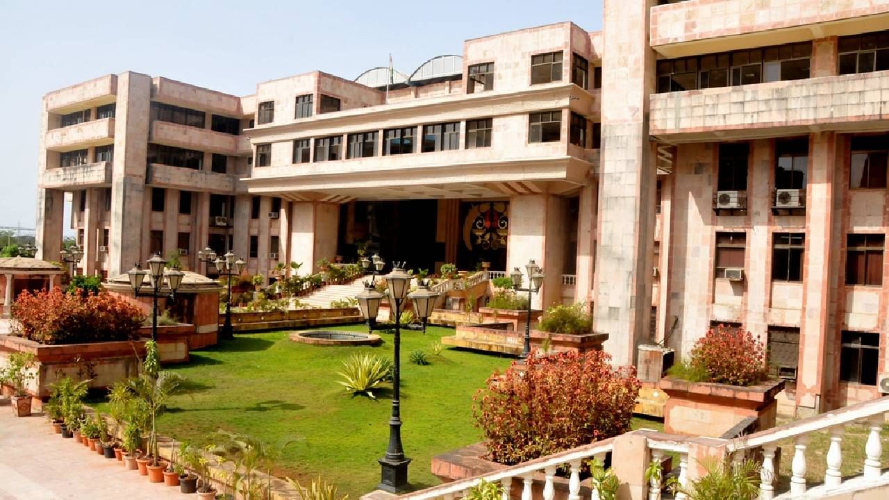 बंपर भरती सुरू, दहावी पास ते पदवीधरांसाठी मोठी संधी, लगेचच करा अर्ज आणि मिळवा नोकरी बंपर भरती सुरू, दहावी पास ते पदवीधरांसाठी मोठी संधी, लगेचच करा अर्ज आणि मिळवा नोकरी