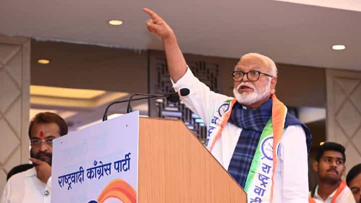 Sanjay Raut on Chhagan Bhujbal : '....तर भुजबळ नक्की मुख्यमंत्री झाले असते', संजय राऊत नेमकं काय म्हणाले? Sanjay Raut on Chhagan Bhujbal : '....तर भुजबळ नक्की मुख्यमंत्री झाले असते', संजय राऊत नेमकं काय म्हणाले?
