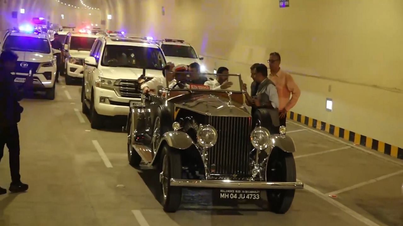 Mumbai Costal Road : व्हिंटेज कार अन् तिघांचा प्रवास, पुढे कोण? मागे कोण?; शिंदे, फडणवीस आणि दादांचा हा व्हिडीओ पाहिलाय?
